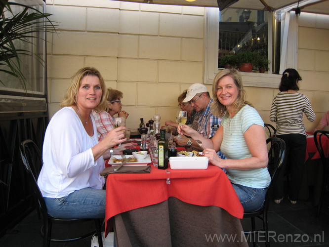 20120513134530 Rome - Eten bovenaan de Spaanse Trappen