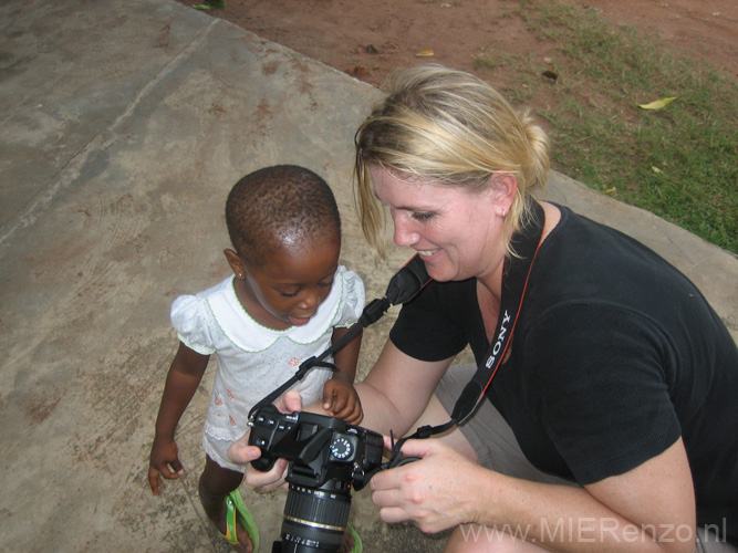 20091107162819 Ghana - Kralenfabriek bij het Volta meer