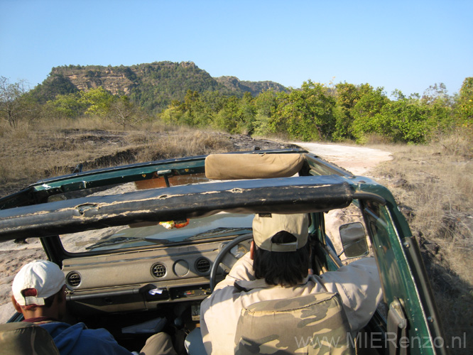 20130310080447 Mier - Bandhavgarh NP - We gaan de berg op