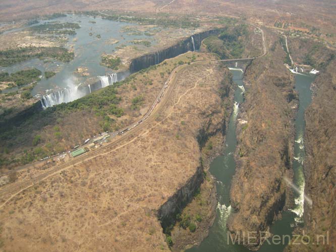 20071012 B (29) Zambia - Helicoptervlucht over de Victoria watervallen