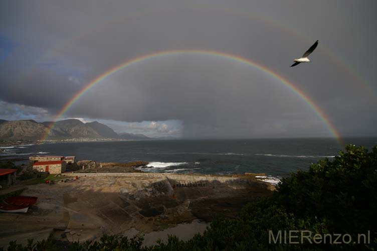 20070923 C (47) Hermanus - Regenboog over Hermanus!