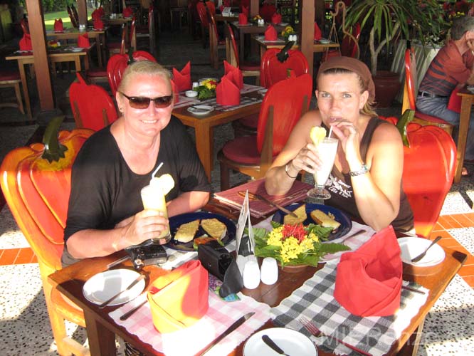 20070513 sunda B (10) Lombok - Lunch bij Senggigi Beach