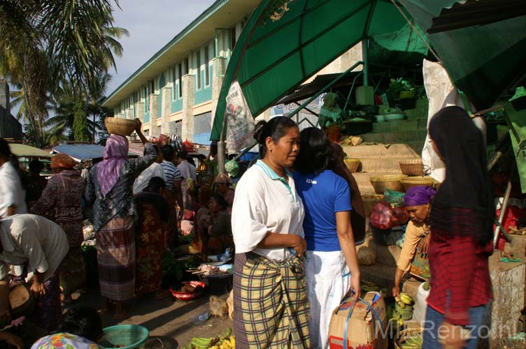 20070514 sunda A (32) Lombok - Dagje rondrijden - Markt