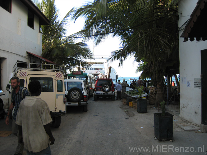 20100201173855 TanZanM - Stonetown - Dit moet allemaal aan boord