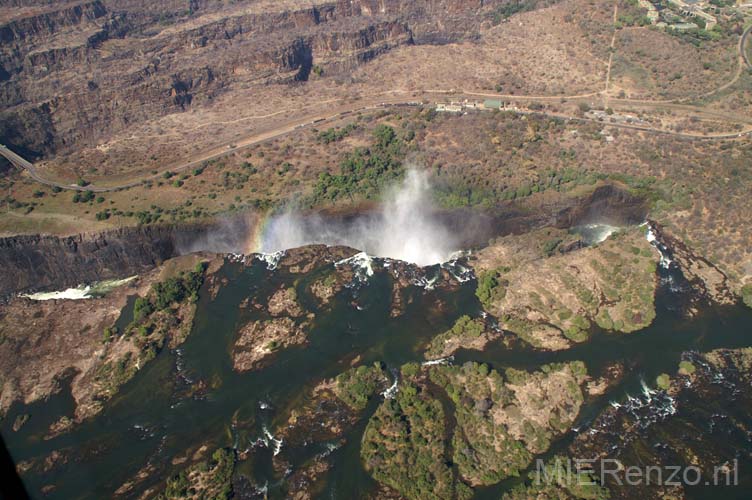 20060908 A (19) - Zimbabwe - Vic Falls - helicoptervlucht