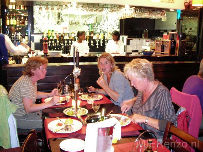 20060925 A (03) foto door  H&C -  Zuid Afrika - Kaapstad - eten in Waterfront
