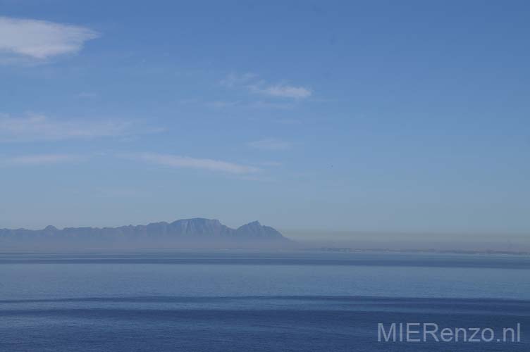 20060927 A (00) Zuid Afrika - naar Hermanus - smog over Kaapstad