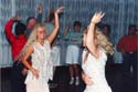95 Indonesië A (40) Sumatra - Gek doen met de Tobatroubadours!