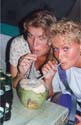 95 Indonesië A (61) Java - de tutjes aan de klappermelk