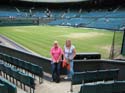 2008-07 Wimbledon (03) Annelou en ik in het Centre Court