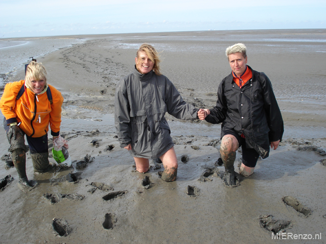30 DSC00351 Niek, Mier en Astrid hebben ruzie met de klei