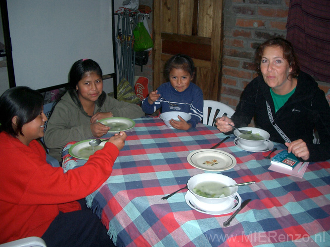 20080516 A (00a)  (Suus)  Runa Tupari - logeren bij indianenfamilie