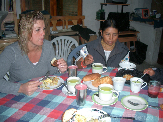 20080516 A (00a) (Suus)  Runa Tupari - logeren bij indianenfamilie